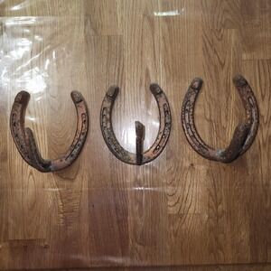 Set of 3 Rustic Cast Iron Wall Hooks  Racks Hanger Horseshoe Western Horse